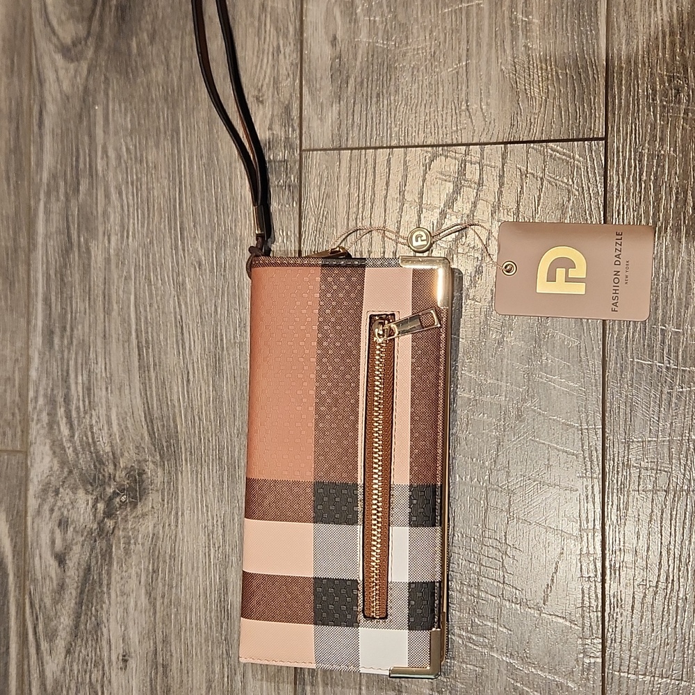 NWT Fashion Dazzle New York Women's Plaid Wristlet